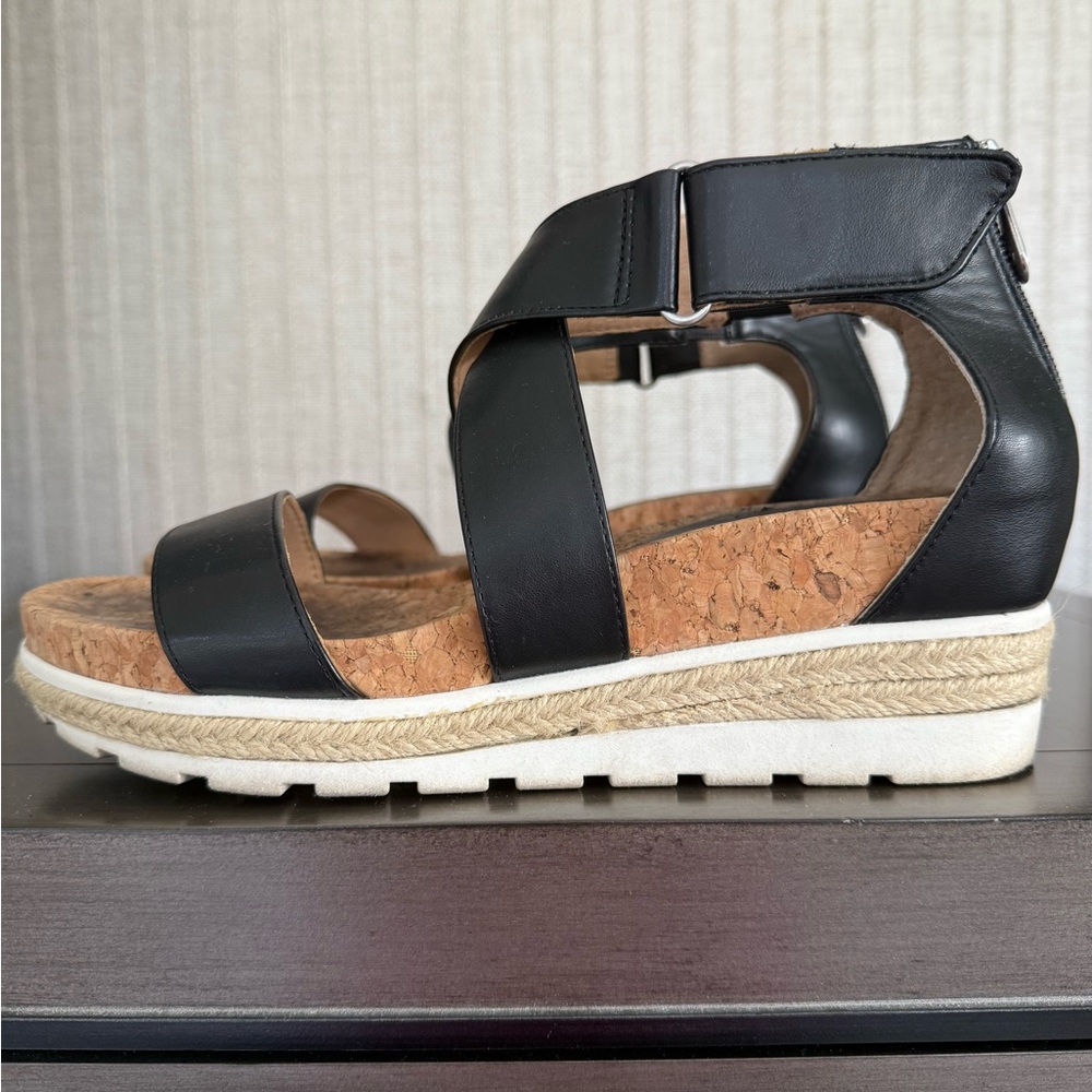 Adrienne Vittadini Women's Black Strappy Sandals Size 7.5